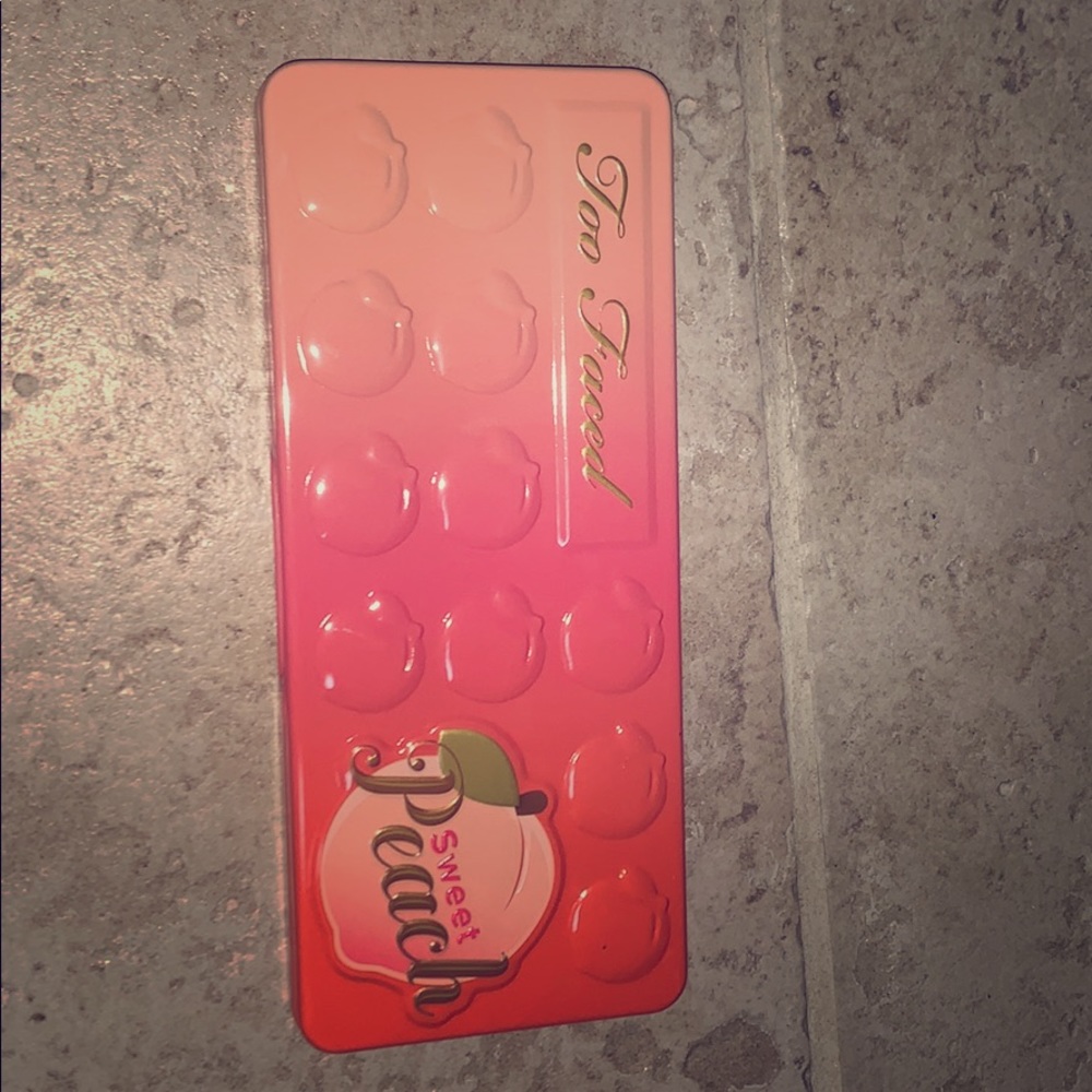 Too faced sweet peach pallet